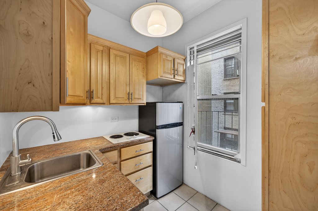25 West 64th Street, Unit 4D photo 4