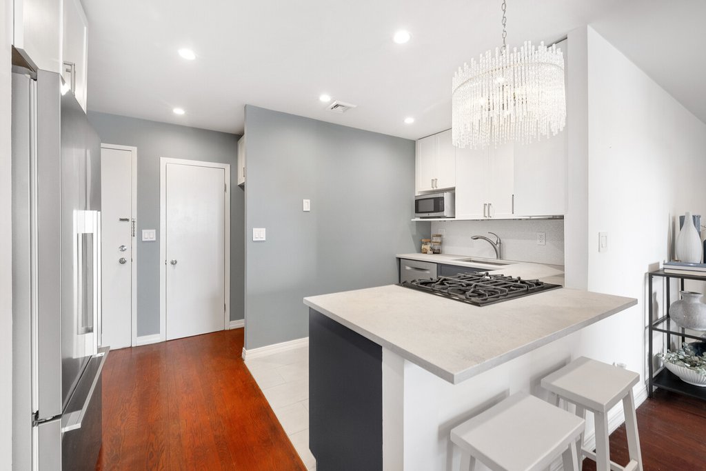3 Hanover Square, Unit 19J photo 3