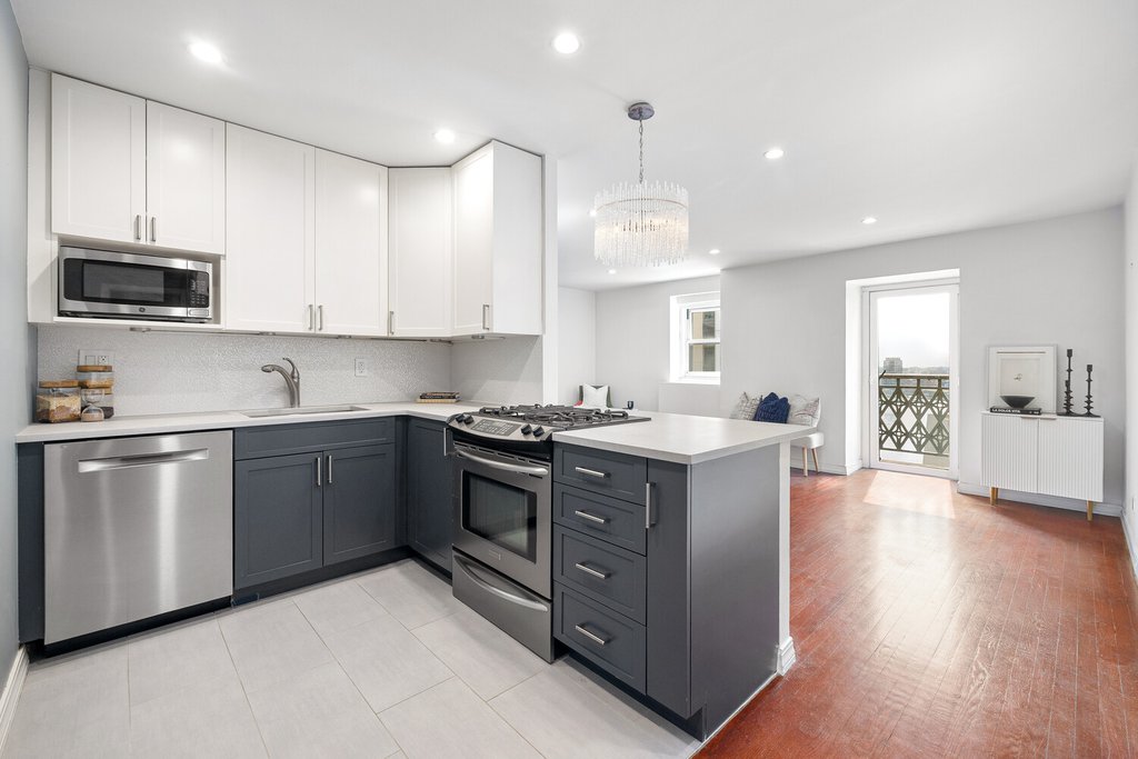 3 Hanover Square, Unit 19J photo 4