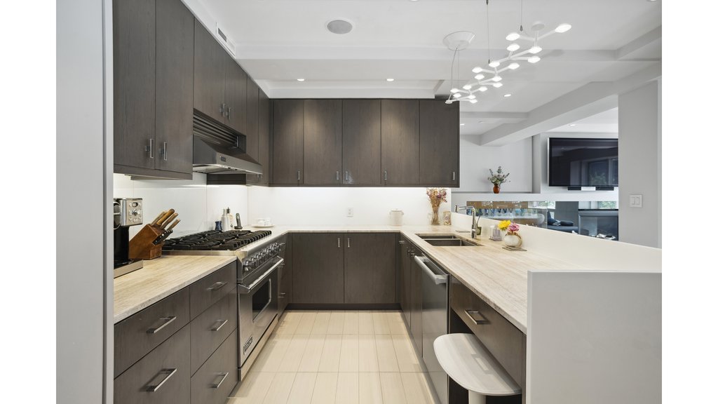 435 East 76th Street, Unit 6A photo 4