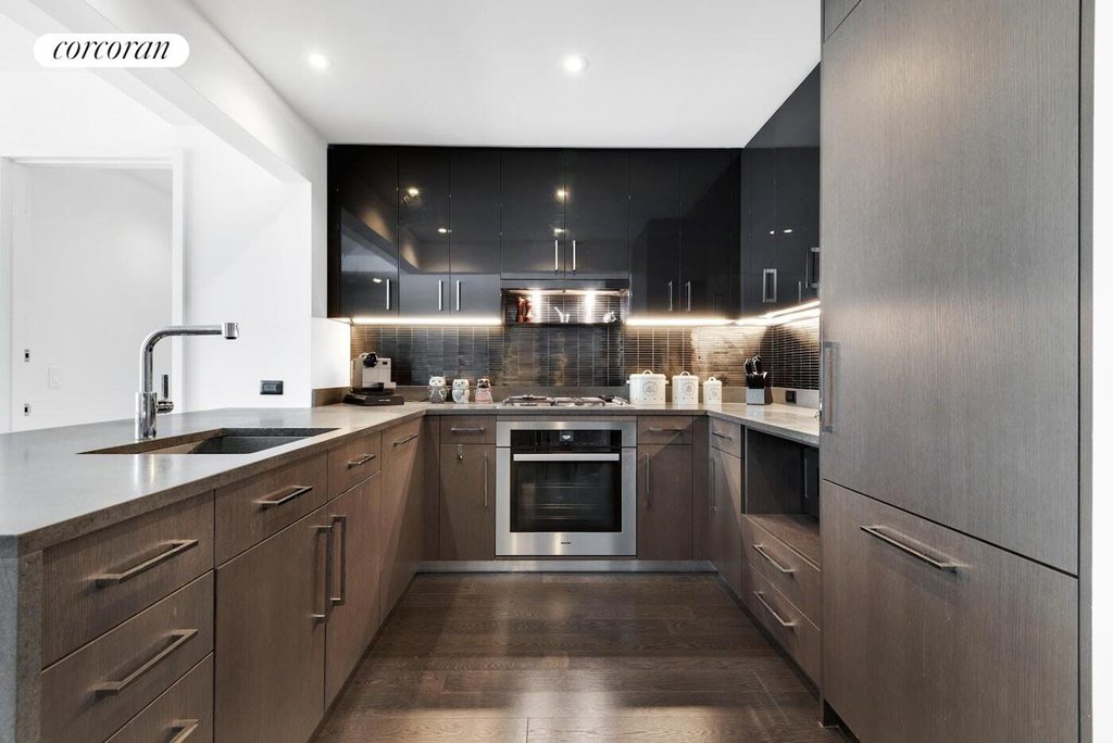 50 Riverside Boulevard, Unit 14H photo 3