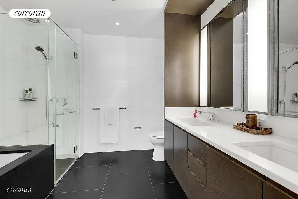 50 Riverside Boulevard, Unit 14H photo 7