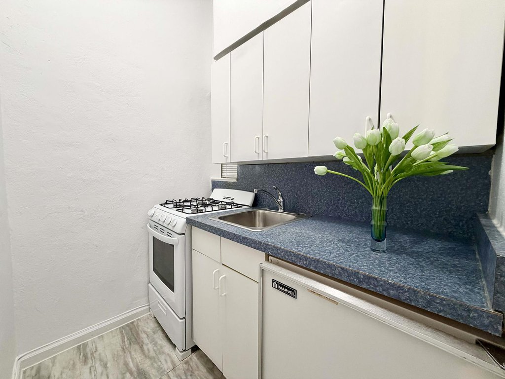 415 East 80th Street, Unit 1B photo 4