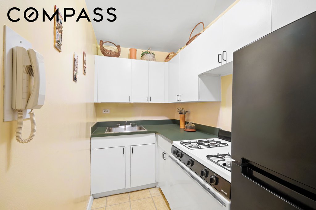 165 West 66th Street, Unit 2R photo 3