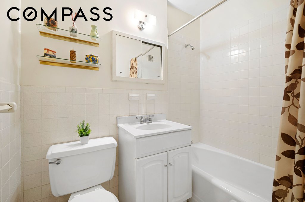165 West 66th Street, Unit 2R photo 4