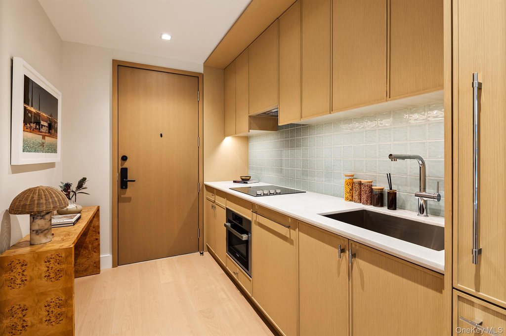 24-01 Queens Plaza North, Unit 1504 photo 3