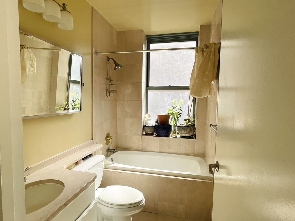 21 South End Avenue, Unit 333 photo 6