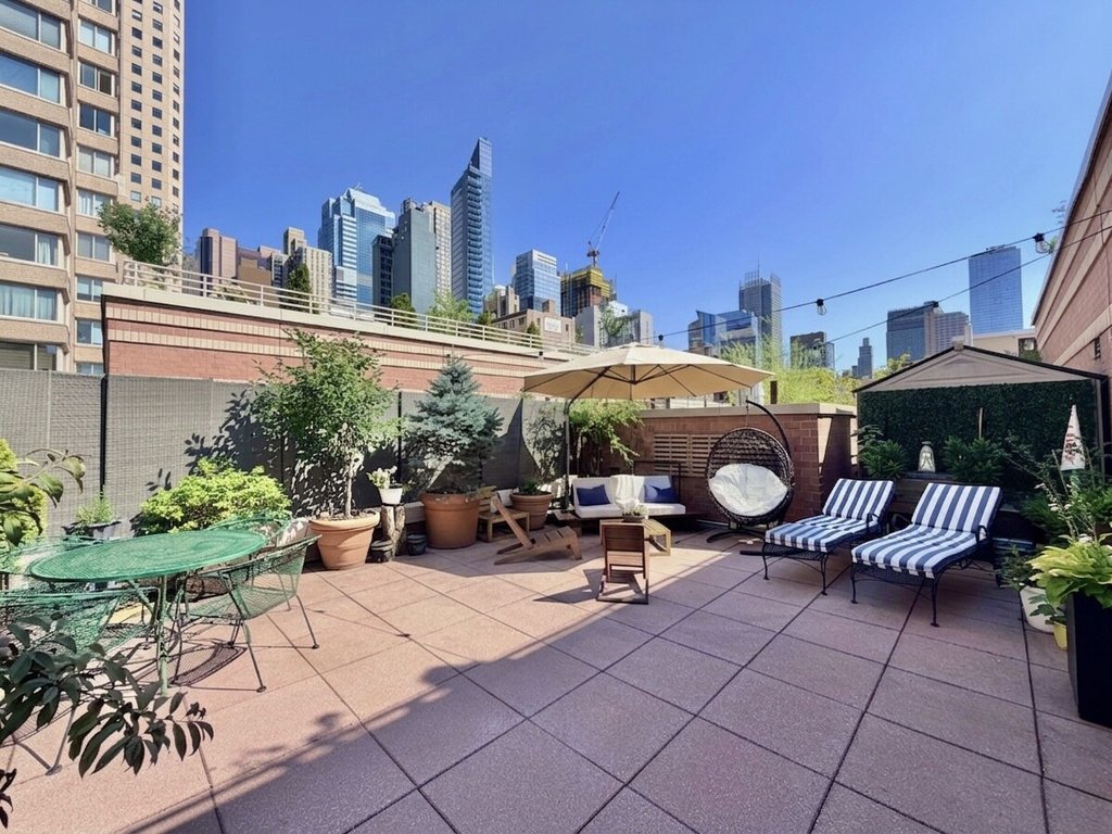 393 West 49th Street, Unit 5CC photo 2