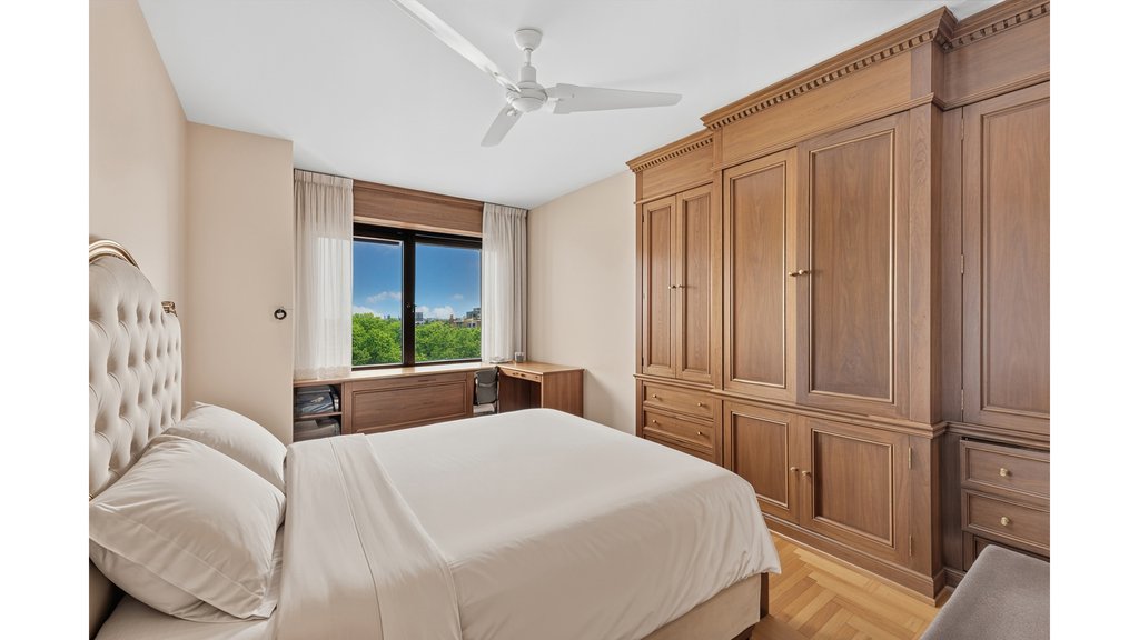 301 West 57th Street, Unit 28C photo 5