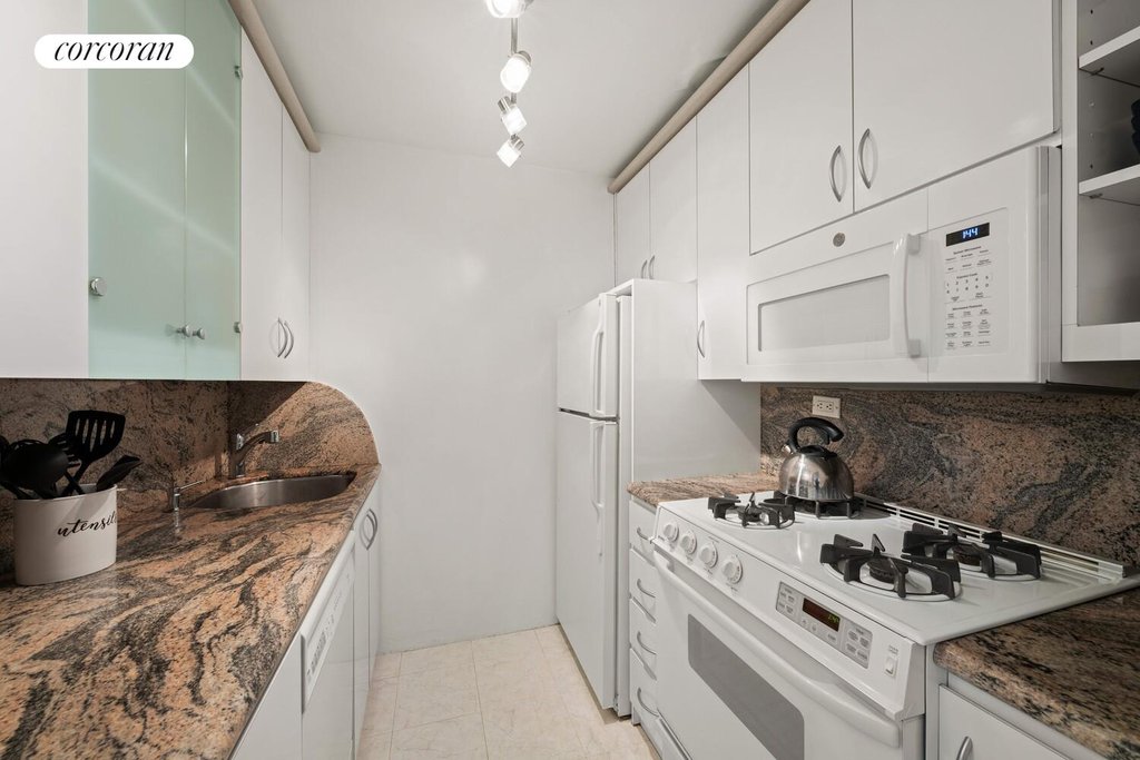 155 East 34th Street, Unit 6O photo 4