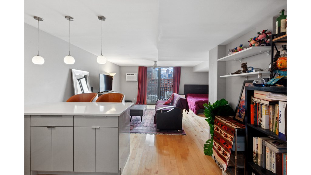 215 East 24th Street, Unit 820