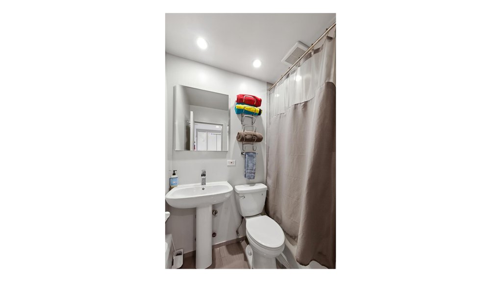 215 East 24th Street, Unit 820 photo 4