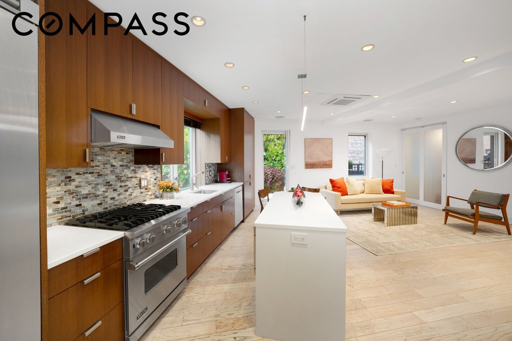 314 East 41st Street, Unit PH2B photo 3