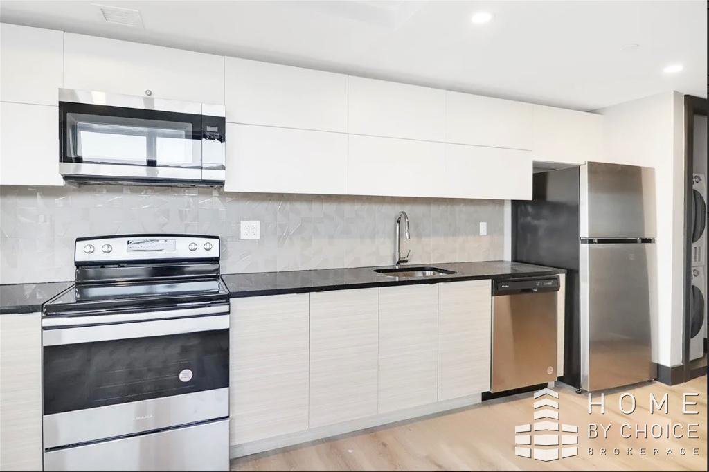 88 Linden Boulevard, Unit 8E photo 3