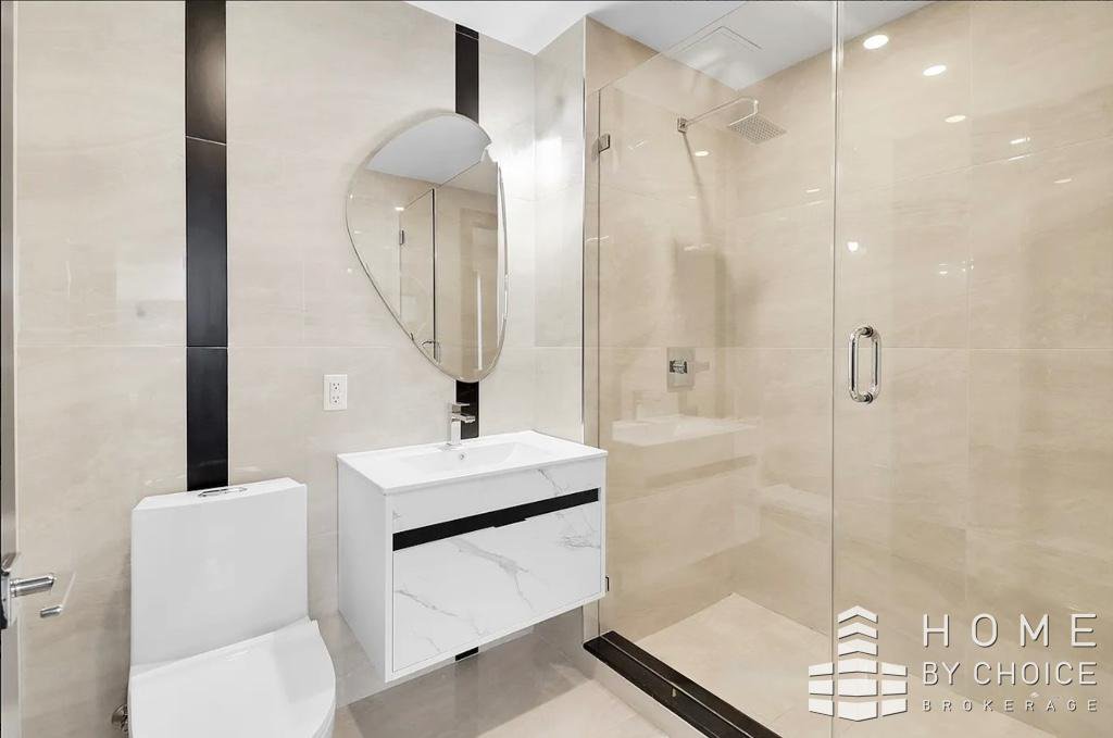 88 Linden Boulevard, Unit 8E photo 4