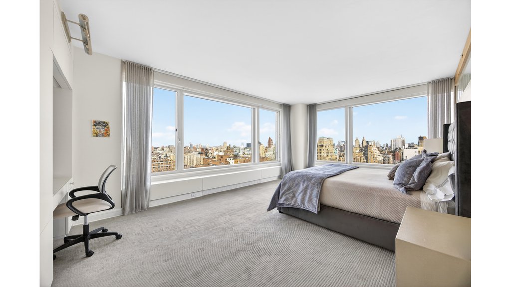 240 Riverside Boulevard, Unit 27A photo 18