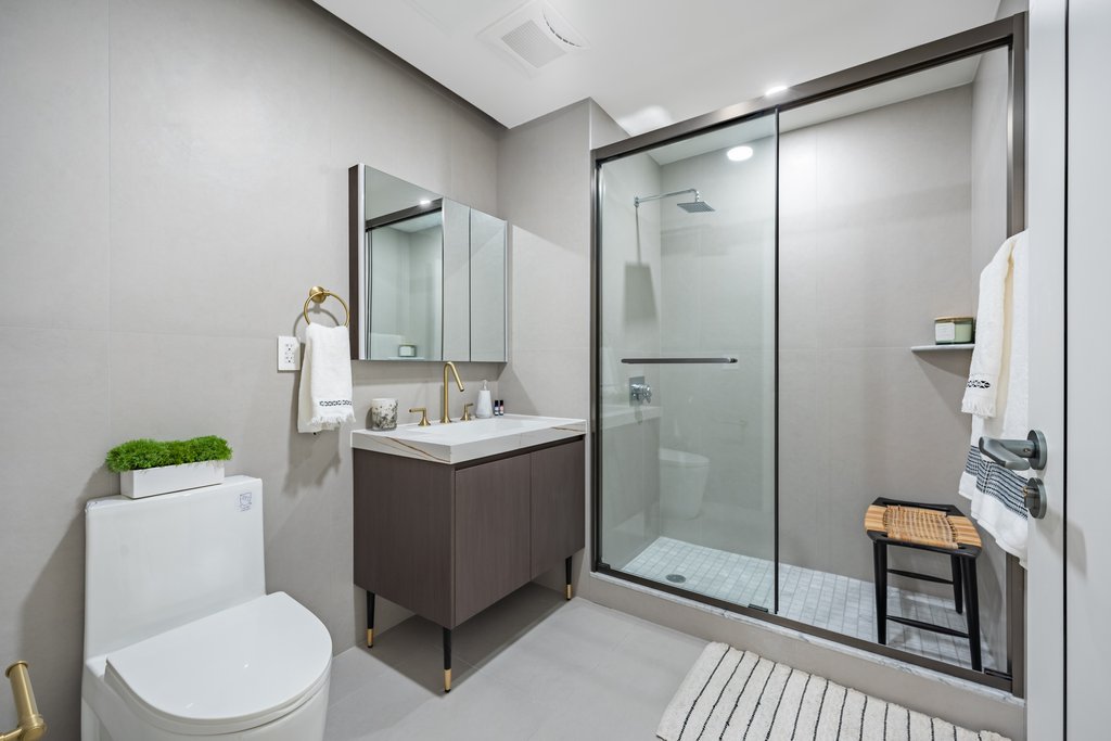 11-52 44th Drive, Unit 7B photo 5