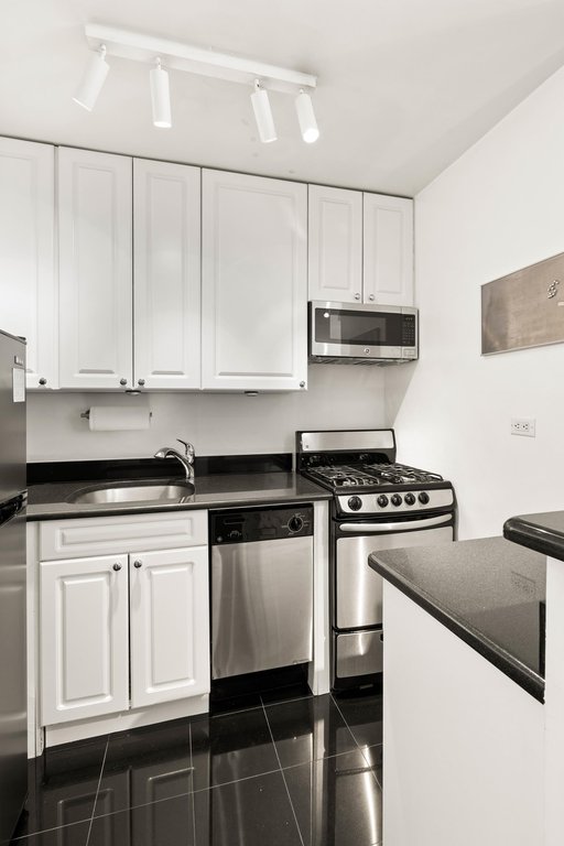 200 East 27th Street, Unit 5B photo 4
