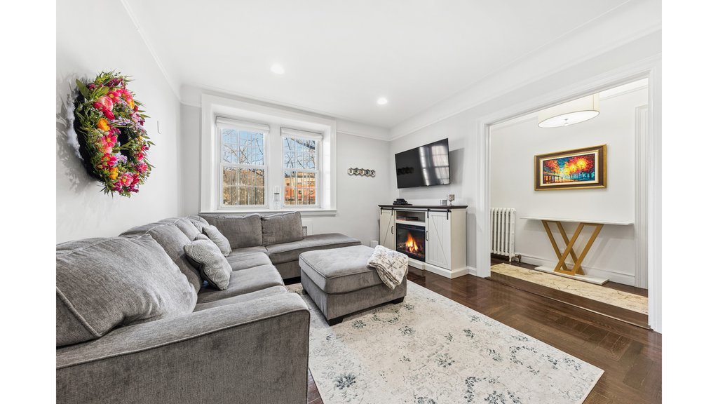 3814 Johnson Avenue, Unit E