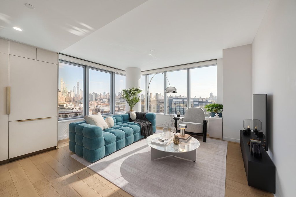 3 Court Square, Unit 902