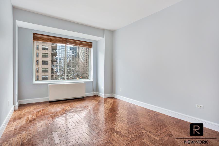 200 Riverside Boulevard, Unit 408 photo 2