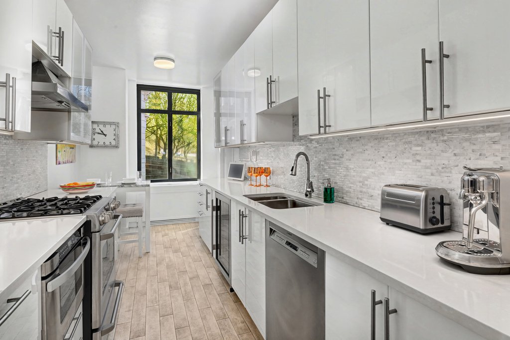 222 Riverside Drive, Unit 2B photo 5