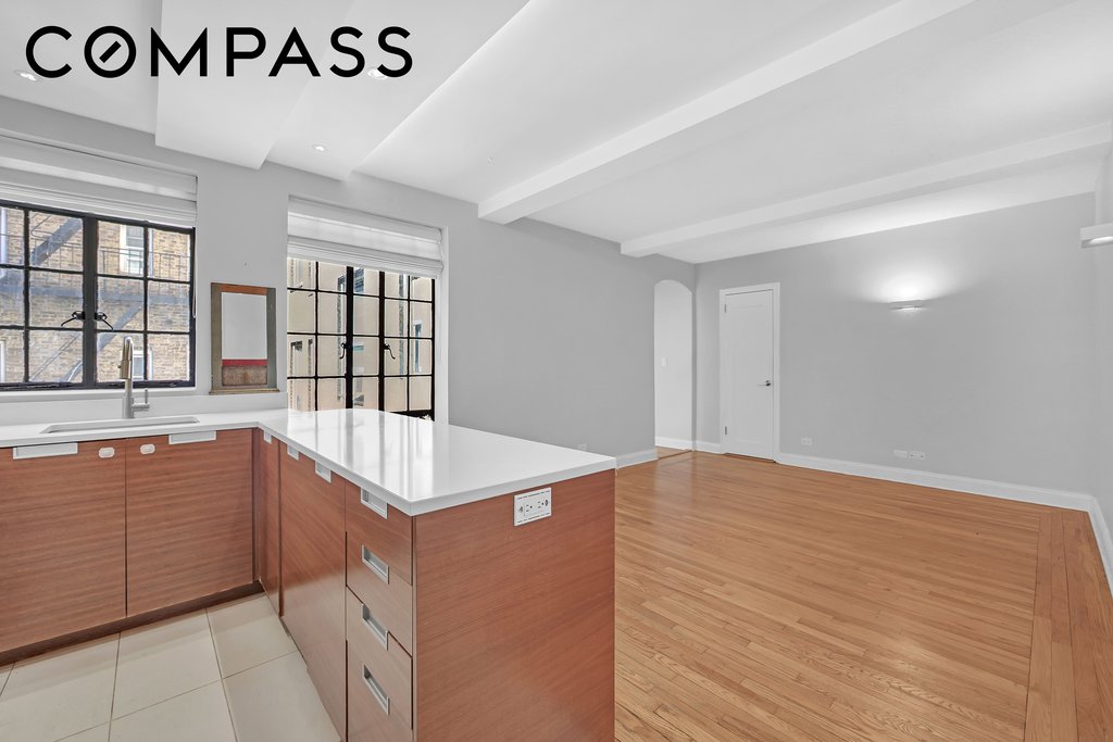 333 East 43rd Street, Unit 705 photo 3