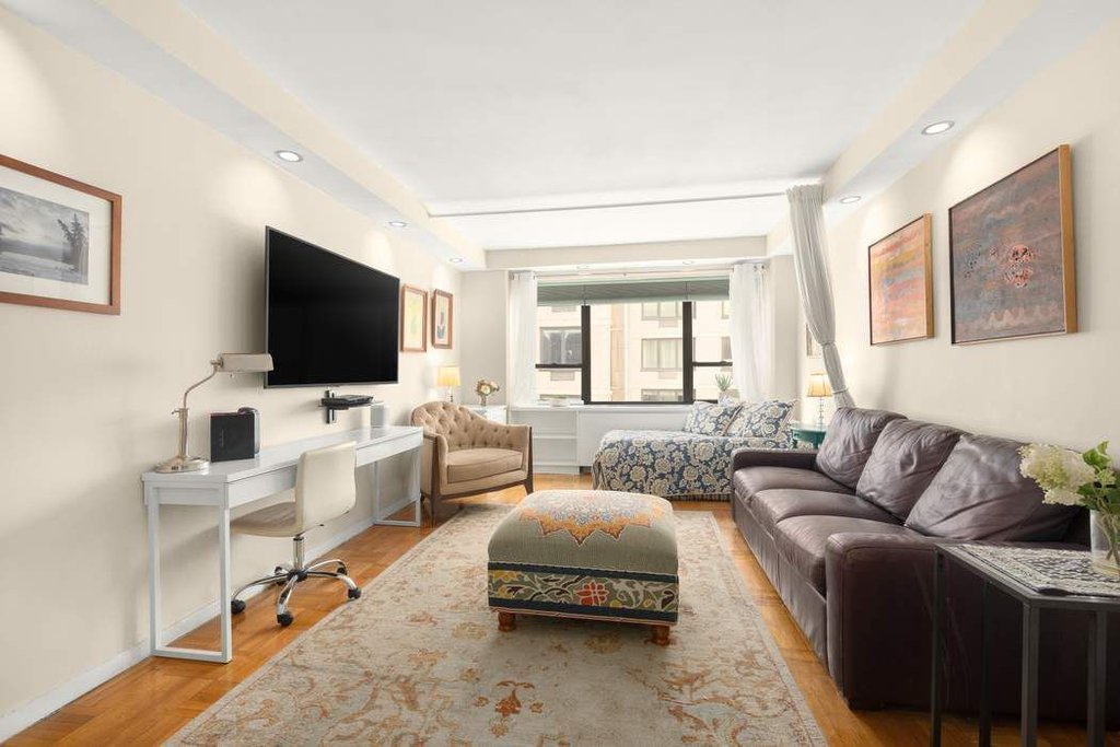 210 East 47th Street, Unit 9J