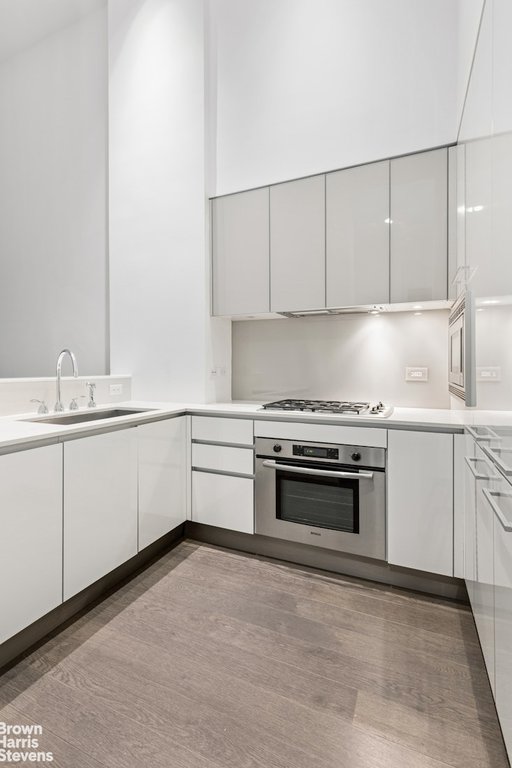 25 Broad Street, Unit 4P photo 4