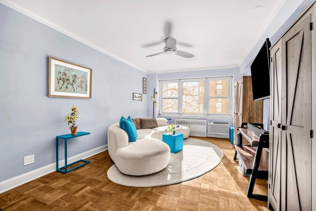 11 Riverside Drive, Unit 5PW