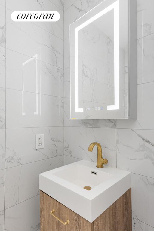 250 South End Avenue, Unit 11E photo 8