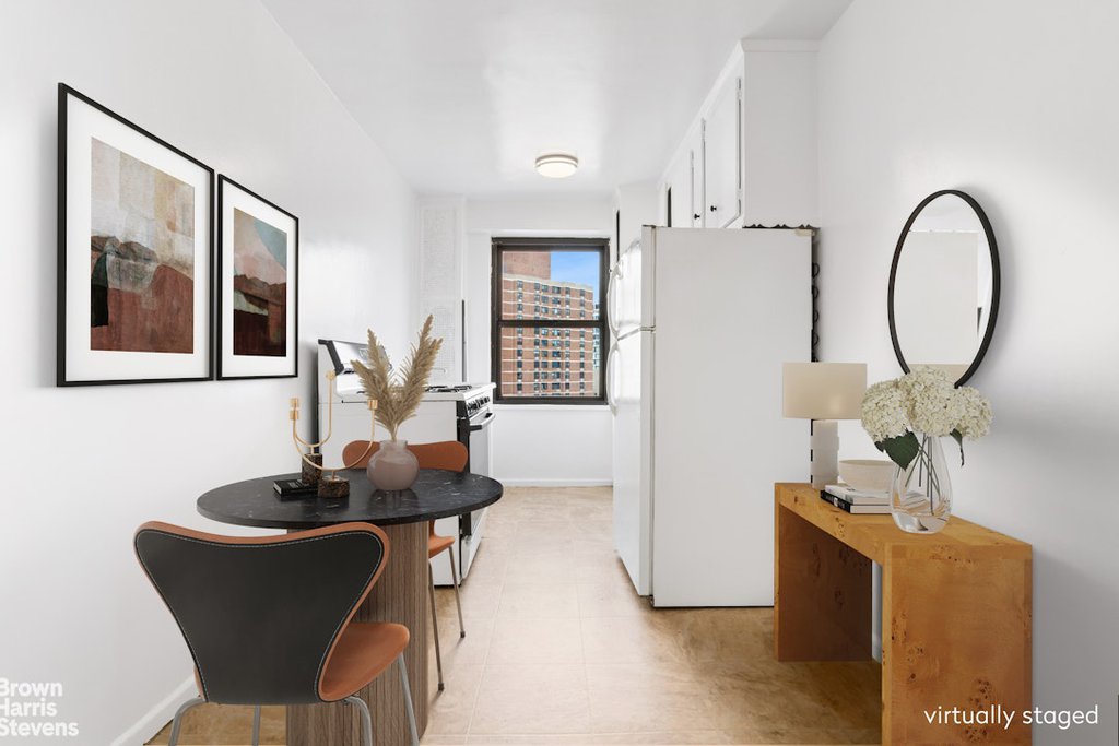 266 East Broadway, Unit B1804 photo 6