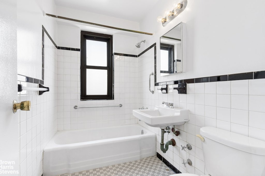 266 East Broadway, Unit B1804 photo 8