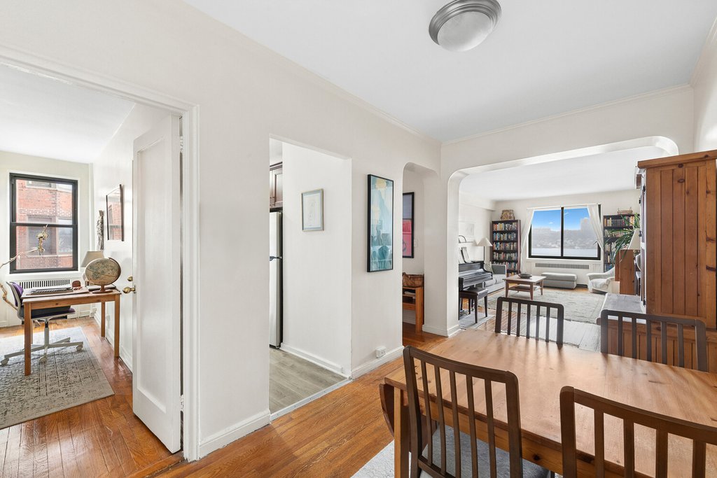 159-00 Riverside DRIVE WEST, Unit 3L photo 3
