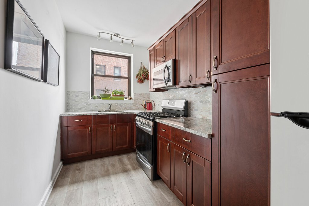 159-00 Riverside DRIVE WEST, Unit 3L photo 5