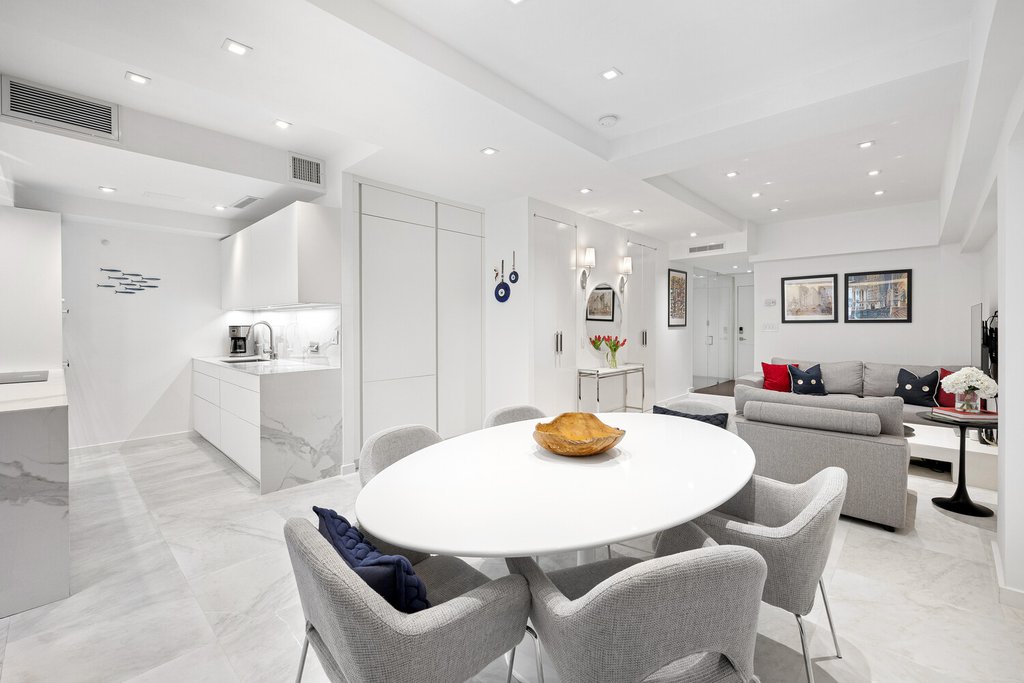 108 East 66th Street, Unit 1C photo 2