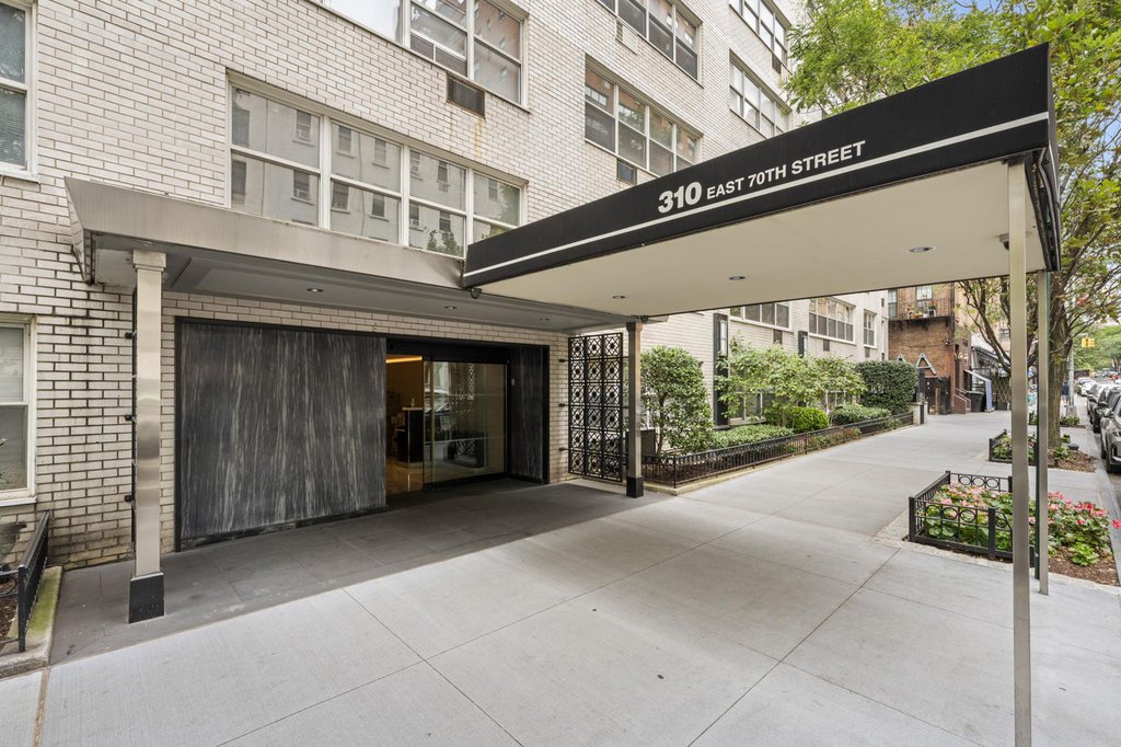 310 East 70th Street, Unit 1G