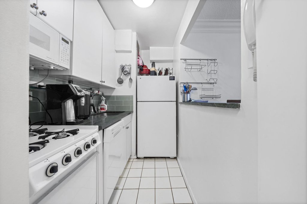 310 East 70th Street, Unit 1G photo 4