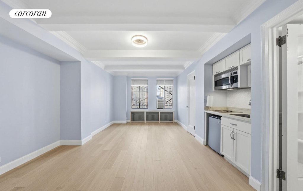 320 East 42nd Street, Unit 2117 photo 2