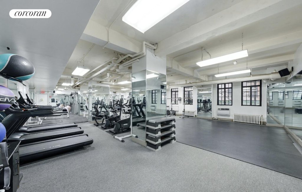 320 East 42nd Street, Unit 2117 photo 3