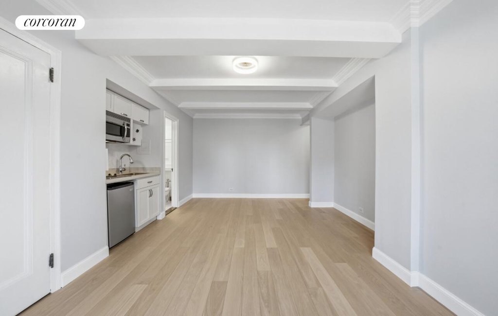 320 East 42nd Street, Unit 2117 photo 6