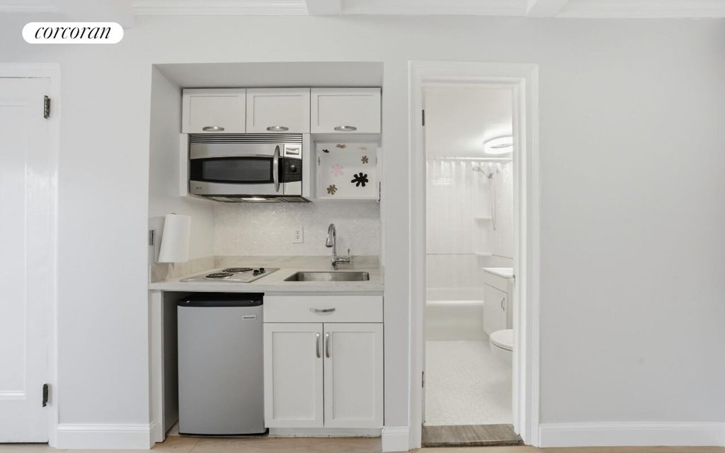 320 East 42nd Street, Unit 2117 photo 8