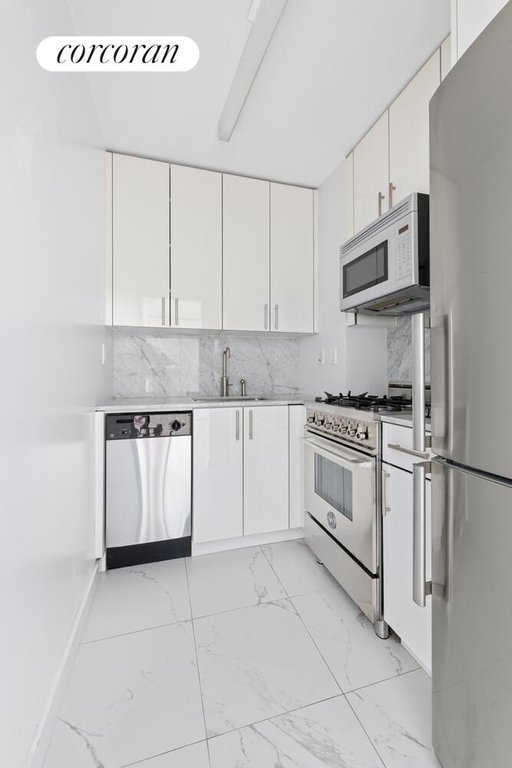 322 West 57th Street, Unit 30P photo 4