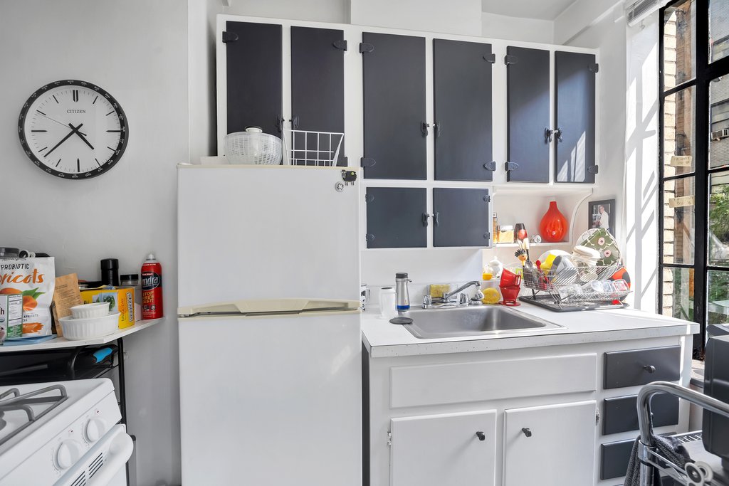353 West 56th Street, Unit 3J photo 2