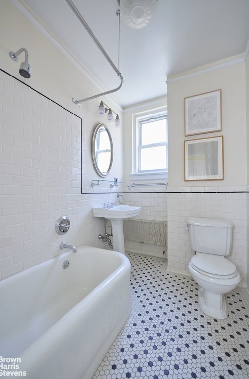 1349 Lexington Avenue, Unit 5G photo 5