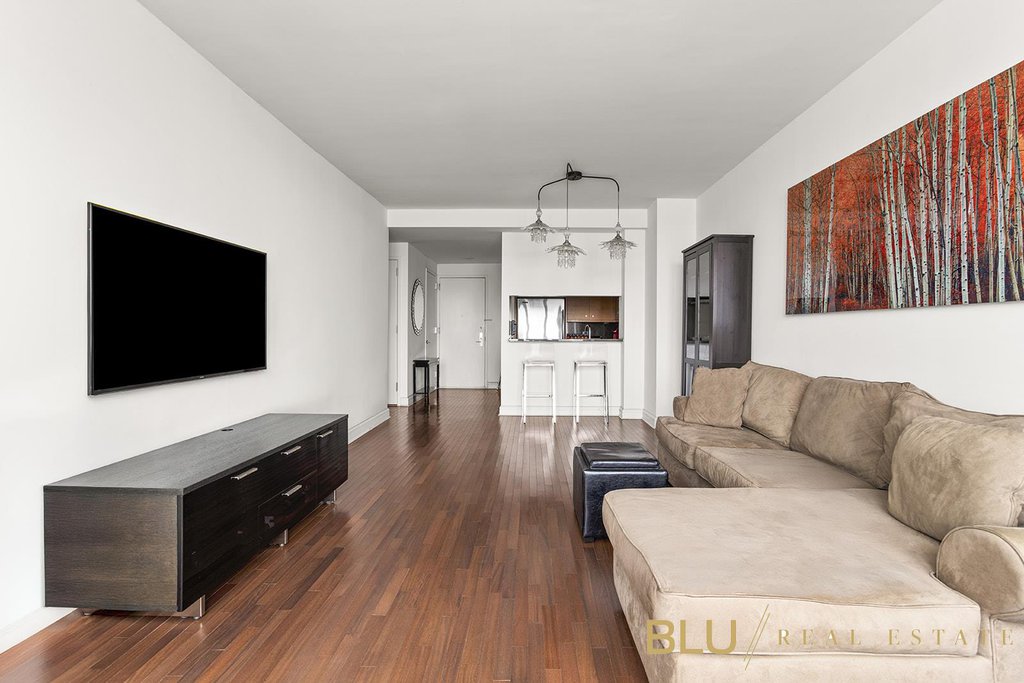 120 Riverside Boulevard, Unit 11L photo 2