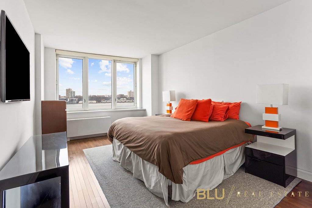 120 Riverside Boulevard, Unit 11L photo 4