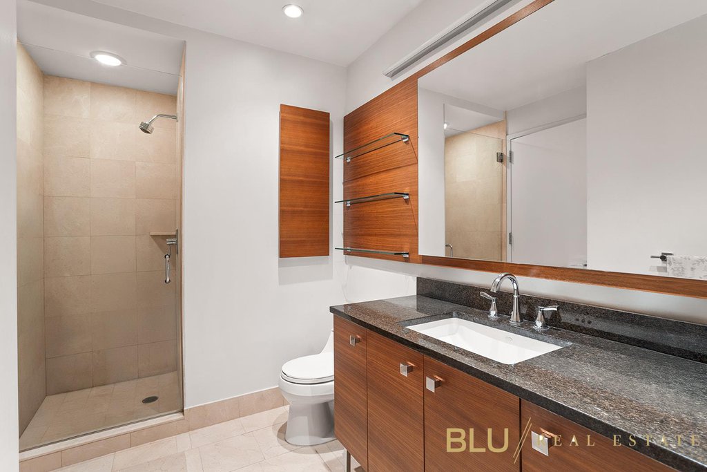 120 Riverside Boulevard, Unit 11L photo 6