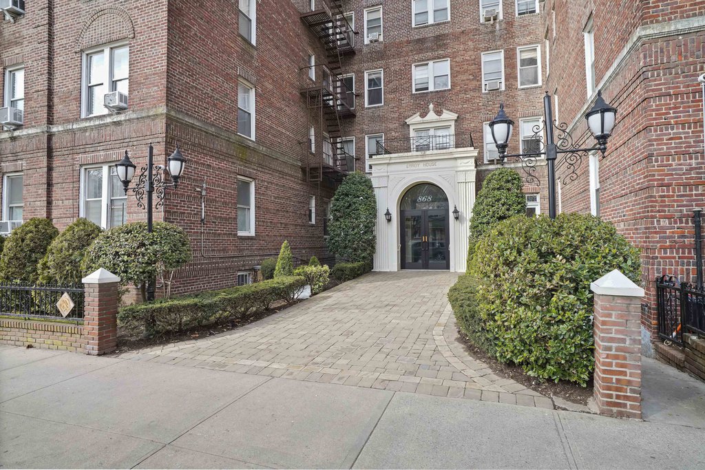 868 East 7th Street, Unit 3H photo 8