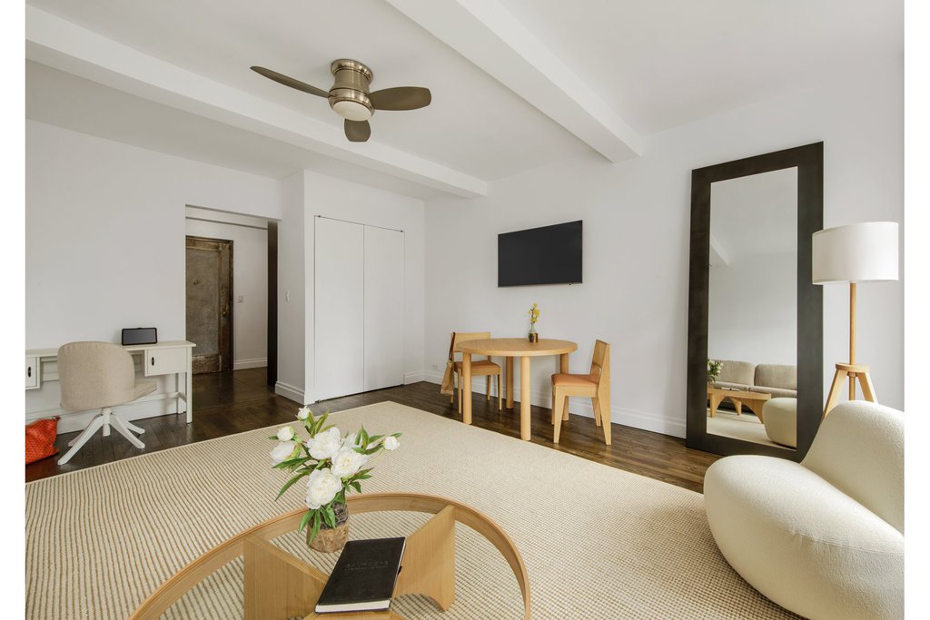 410 West 24th Street, Unit 15C photo 3